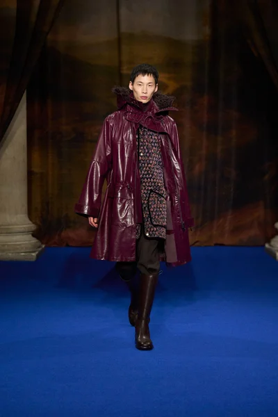 Look 15